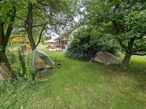 Zelte im Garten zum Übernachten